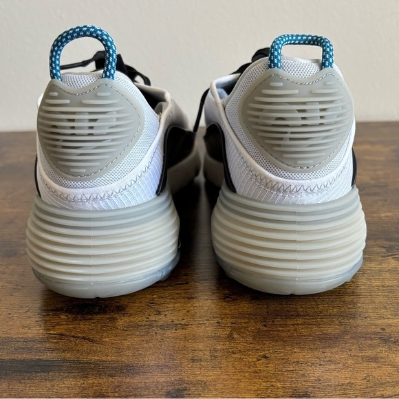 Air Max 2090 in ‘Green Abyss' - Picture 12 of 14